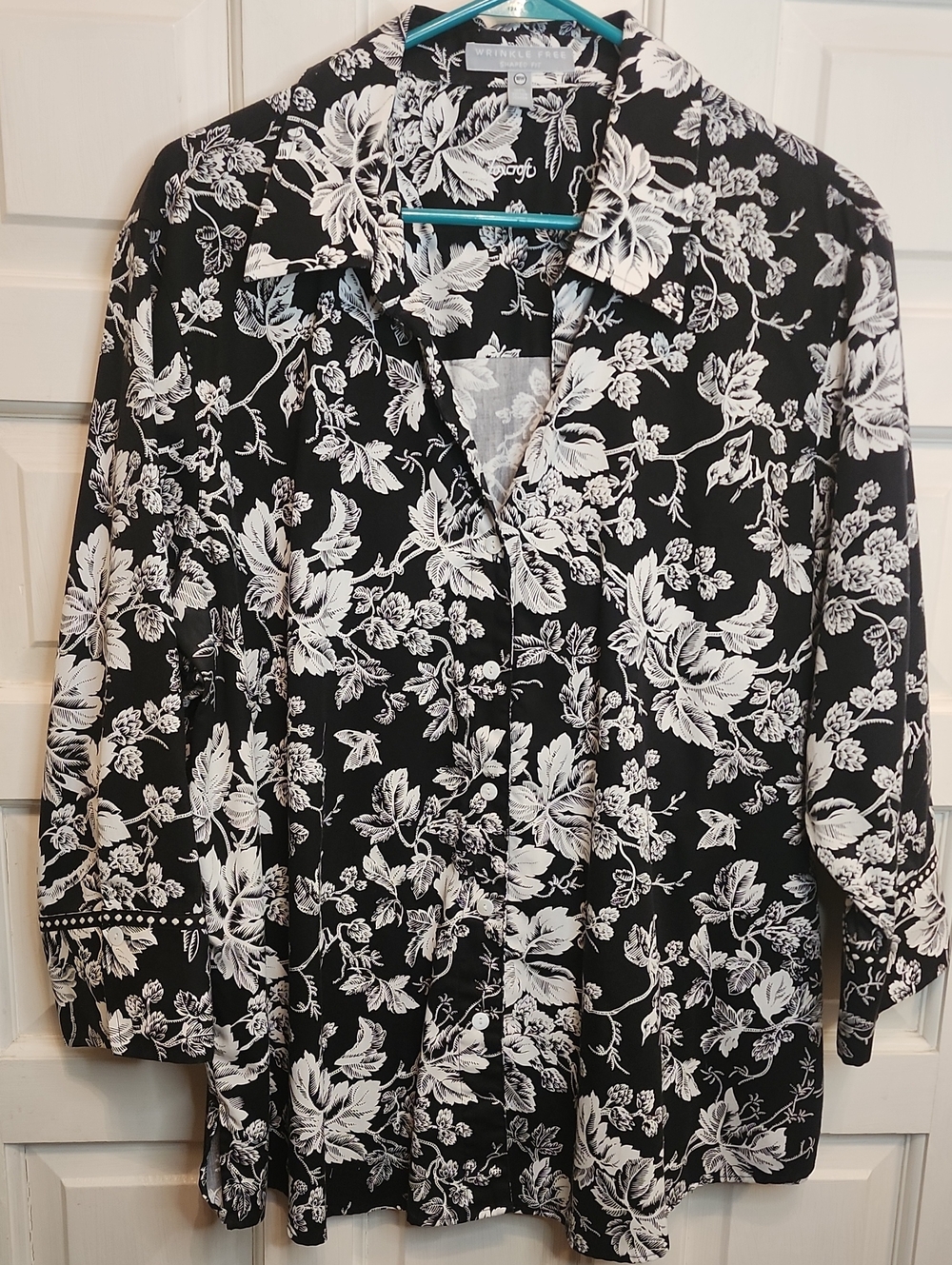FOXCROFT Black & White Floral Button-Front Blouse